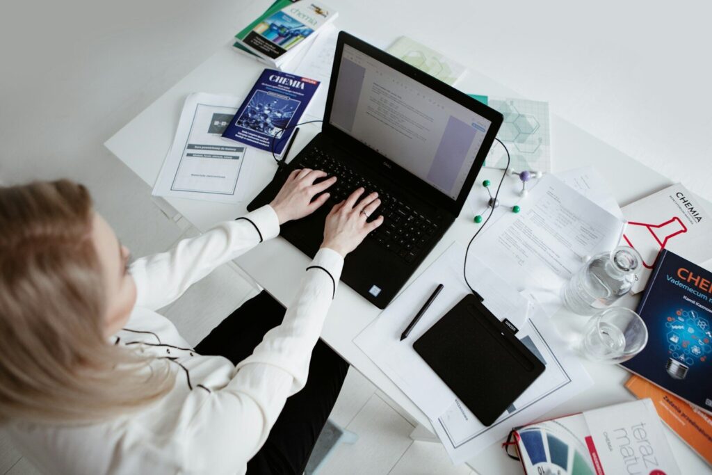 top nootropics for multitasking person working on laptop